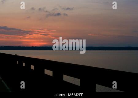 Coucher du soleil Ciel au réservoir Toledo Bend Banque D'Images