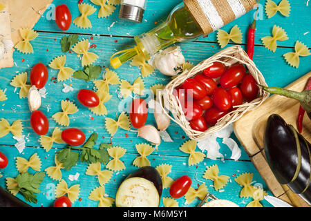 Pour les ingrédients alimentaires de spécialité sicilienne- Pasta alla Norma Banque D'Images