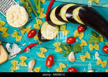 Pour les ingrédients alimentaires de spécialité sicilienne- Pasta alla Norma Banque D'Images