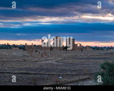 Le site archéologique de Sbeitla est situé à Sbeitla en Tunisie, dans ce qui était la ville romaine de Sufetula et conserve les vestiges de pub important Banque D'Images