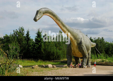 Modèle Taille réelle de l'Argentinosaurus dinosaure dans parc de dinosaures dans le Zoo de Givskud Givskud en, au Danemark. Le 8 août 2015. Givsud Zoo est l'un des plus gros touris Banque D'Images