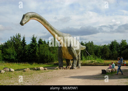 Modèle Taille réelle de l'Argentinosaurus dinosaure dans parc de dinosaures dans le Zoo de Givskud Givskud en, au Danemark. Le 8 août 2015. Givsud Zoo est l'un des plus gros touris Banque D'Images