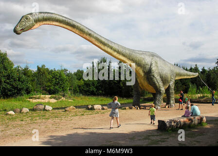 Modèle Taille réelle de l'Argentinosaurus dinosaure dans parc de dinosaures dans le Zoo de Givskud Givskud en, au Danemark. Le 8 août 2015. Givsud Zoo est l'un des plus gros touris Banque D'Images