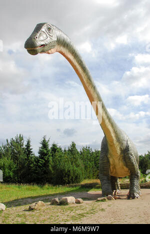 Modèle Taille réelle de l'Argentinosaurus dinosaure dans parc de dinosaures dans le Zoo de Givskud Givskud en, au Danemark. Le 8 août 2015. Givsud Zoo est l'un des plus gros touris Banque D'Images