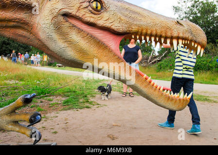 La taille de modèle complet de dinosaure Spinosaurus Dinosaur Park dans le Zoo de Givskud Givskud en, au Danemark. Le 8 août 2015. Givsud Zoo est l'un des plus gros au tourisme Banque D'Images