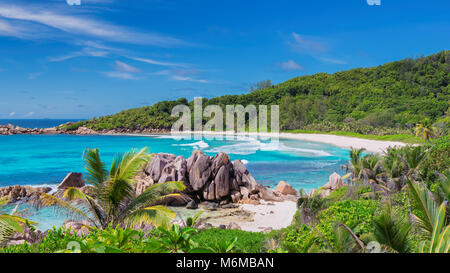 Beaux rochers sur la plage tropicale de l'île de La Digue, Seychelles Banque D'Images