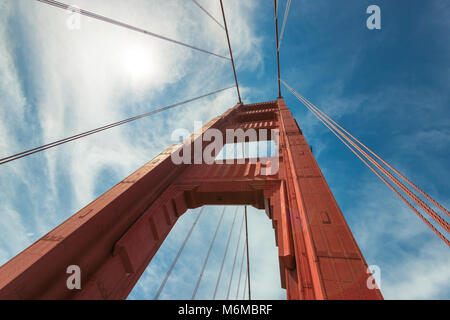 Golden Gate Bridge un gros plan de la tour nord, San Francisco Banque D'Images