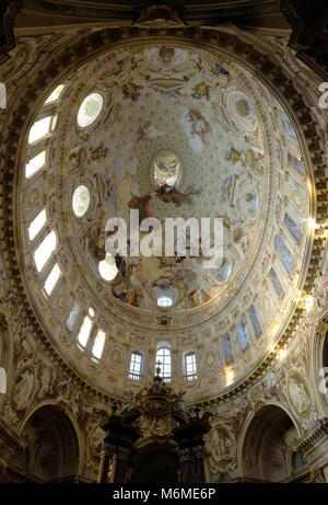 Intérieur du sanctuaire de la basilique Regina Montis Regalis à Vicoforte, vue sur le dôme elliptique, Italie Banque D'Images