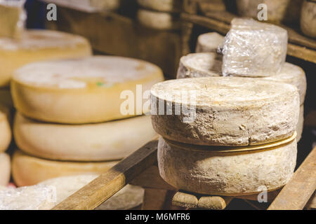 Différents types de bio fromage rustique fait main Banque D'Images