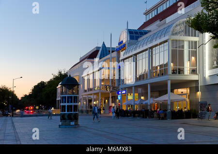 Centre commercial Haffner, Bohaterow Monte Cassino, boulevard principal et grande attraction touristique appelé "onciak'. Sopot, province de Poméranie, Pol Banque D'Images