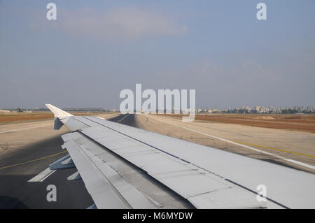 Lufthansa Airbus A321 décollant de l'aéroport international Ben Gourion, Israël Banque D'Images