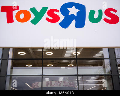Nouveau magasin Toys R Us, à Reading, Berkshire, Angleterre. Banque D'Images
