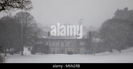 Un événement inhabituel - le village de Cockington dans le sud du Devon, UK avec une couverture de neige, d'Emma 2018 Tempête Banque D'Images