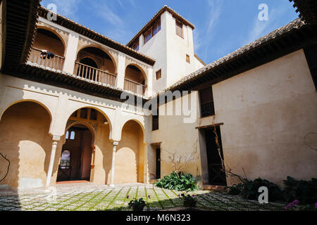 Grenade, Andalousie, espagne. XV siècle-patio mauresque cour intérieure du palais de Dar al-Horra dans la liste de l'Unesco de la vieille ville Quartier Albaicin de Grenade. Banque D'Images