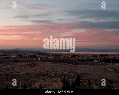 Salt Lake Las Salinas dans la Torrevieja au coucher du soleil. Espagne Banque D'Images
