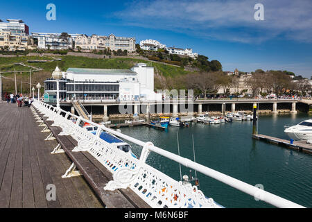 TORQUAY, Royaume-Uni - 7 mai 2016 - L'été au port et marina de Torquay Devon England UK une destination touristique populaire Banque D'Images