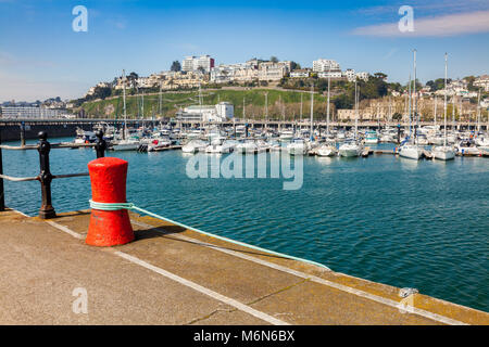 TORQUAY, Royaume-Uni - 7 mai 2016 - L'été au port et marina de Torquay Devon England UK une destination touristique populaire Banque D'Images