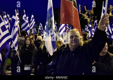 Athènes, Grèce, le 5 mars 2018. Les partisans d'Aube dorée protester contre l'arrestation de deux officiers de l'armée grecque pour patrouiller la frontière gréco-turque par les forces turques à Athènes, Grèce. Crédit : Nicolas Koutsokostas/Alamy Live News. Banque D'Images