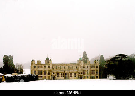 Audley End House près de Saffron Walden dans l'Essex avec neige au sol Banque D'Images