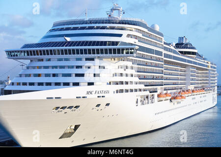 Bateau de croisière MSC Fantasia de MSC Croisières à Bridgetown, Barbade, Janvier 2018 Banque D'Images