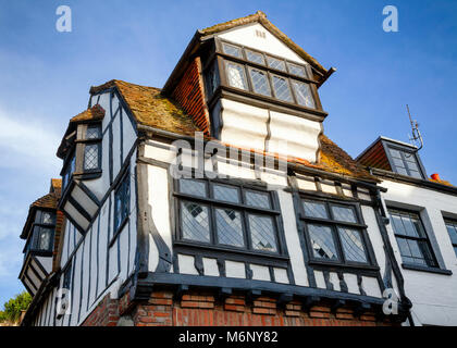 Vieil anglais traditionnel de style Tudor, maison à pans de bois dans la région de Hastings East Sussex Angleterre du Sud-Est UK Banque D'Images