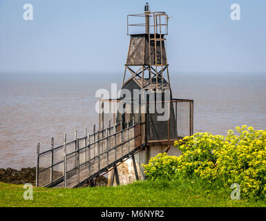 Point de batterie phare à Portishead la sauvegarde de la voie maritime à la Royal Portbury Dock à Avonmouth près de Bristol UK Banque D'Images