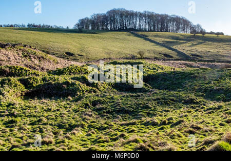 Vestiges de mines de plomb des terrils connus localement comme gruffy sol à fond de velours près de Chartreuse dans les collines de Mendip Somerset UK Banque D'Images