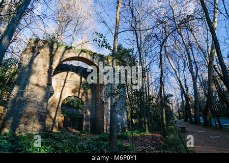 Grenade, Andalousie, espagne. XI siècle porte mauresque des oreilles (Arco de las Orejas), appelé aussi Bib-Arrambla ou Arc porte des oreilles, une vieille ville gat Banque D'Images