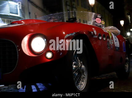 Parme, Italie. 20, mai 2017. Équipage composé par Marcello Gavio et Piero Pissavini d'Italie avec leur modèle de voiture, Ferrari 250 Spider Mille Miglia V Banque D'Images