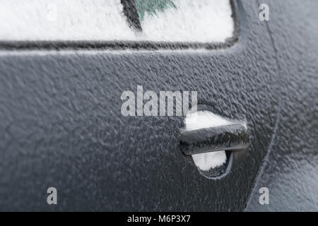 Poignée de porte de voiture cassée à cause du froid