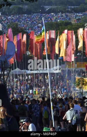 Les gens au festival de Glastonbury, Somerset, Angleterre - 27 juin 2003. Banque D'Images