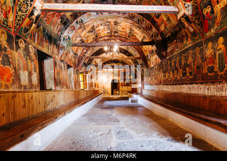 Intérieur de l'église de la nativité ou de la Nativité du Christ (15ème-17ème siècle) avec des peintures à fresque en Arbanasi près de Veliko Tarnovo, Bulgarie Banque D'Images