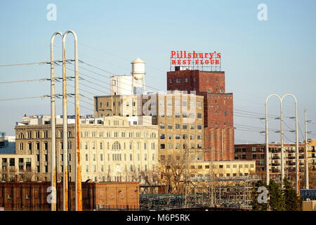 Minneapolis Minnesota - Novembre 2016 : moulin à farine Pillsbury le long du Mississippi dans le midwest des États-Unis. Produire des biens et de la cuisson des aliments. Banque D'Images
