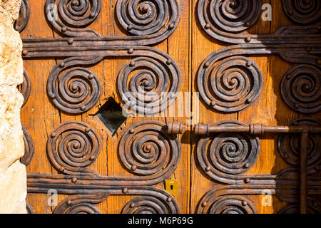 Église Santa Cecilia, une église romane qui abrite l'œuvre de peintre irlandais Sean Scully, dentelé sur la montagne de Montserrat, près de Barcelo Banque D'Images