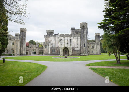 Le Château de Johnstown, Wexford, Irlande. Bâtiment néo-gothique du 19e siècle pré-existante développée à partir du château normand. Banque D'Images