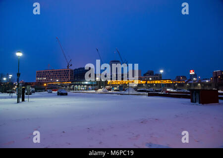 La gare centrale de Cardiff dans la nuit Banque D'Images