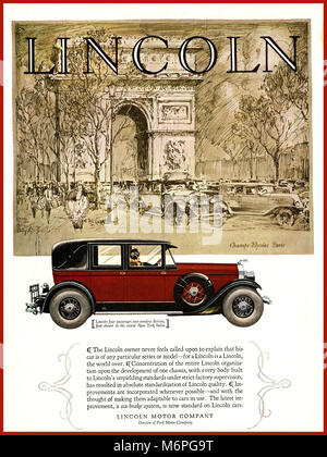 Vintage 1927 voiture américaine LINCOLN publicité automobile avec l'Arc de Triomphe Paris France derrière stylisée. Page de publicité dans le coucher du soleil Magazine Février 1927 Banque D'Images