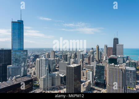 Vue aérienne de l'horizon de Chicago dont Trump Tower et le John Hancock building Banque D'Images