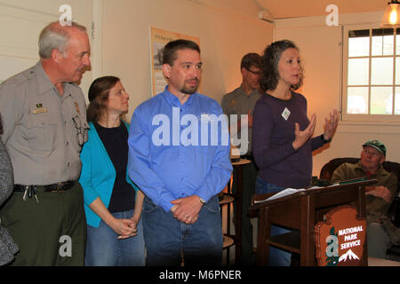 Centre de Pinnacles Reconsécration. 30 avril, 2016 | Inauguration du Centre de recherche et d'intendance des Pinnacles après avoir été rénové. Ce projet a été financé par un don généreux de notre partenaire, le Shenandoah National Park Trust. Banque D'Images