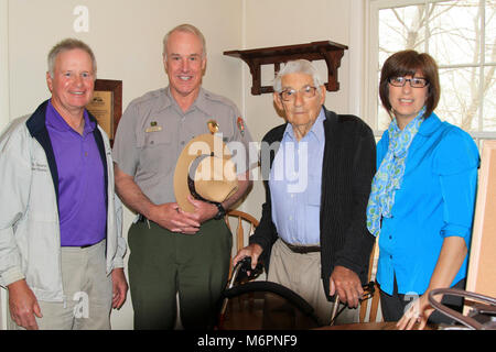 Centre de Pinnacles Reconsécration. 30 avril, 2016 | Inauguration du Centre de recherche et d'intendance des Pinnacles après avoir été rénové. Ce projet a été financé par un don généreux de notre partenaire, le Shenandoah National Park Trust. Banque D'Images