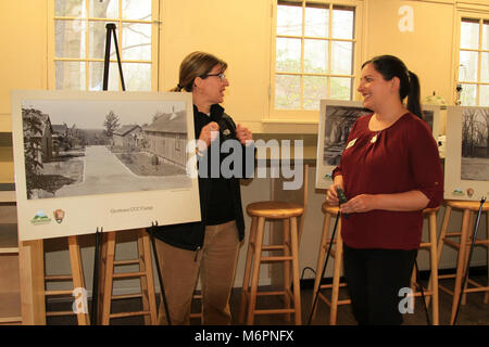 Centre de Pinnacles Reconsécration. 30 avril, 2016 | Inauguration du Centre de recherche et d'intendance des Pinnacles après avoir été rénové. Ce projet a été financé par un don généreux de notre partenaire, le Shenandoah National Park Trust. Banque D'Images