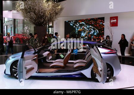 Une Nissan Concept IDS sur l'affichage à l'Nissan showroom de passage à Ginza. (Mars 2018) Banque D'Images