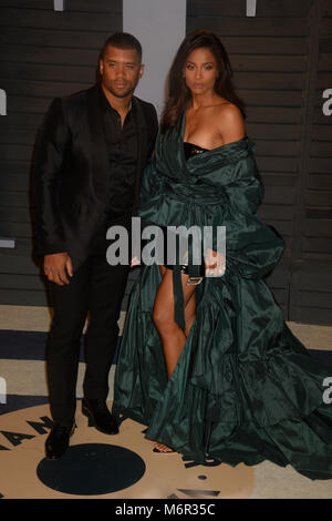 Los Angeles, CA - le 04 mars : Russell Wilson, assiste à la Ciara 2018 Vanity Fair Oscar Party hosted by Radhika Jones à Wallis Annenberg Center for the Performing Arts le 4 mars 2018 à Beverly Hills, Californie. Personnes : Russell Wilson, Ciara Banque D'Images