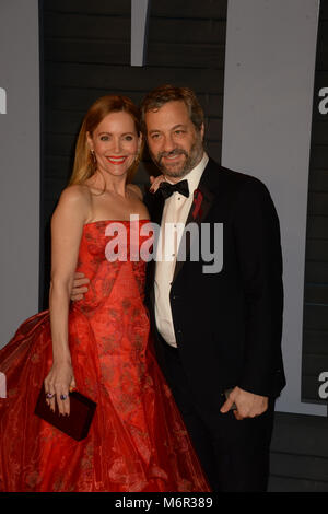 Los Angeles, CA - le 04 mars : Leslie Mann et Judd Apatow assiste à la 2018 Vanity Fair Oscar Party hosted by Radhika Jones à Wallis Annenberg Center for the Performing Arts le 4 mars 2018 à Beverly Hills, Californie. People : Leslie Mann et Judd Apatow Banque D'Images