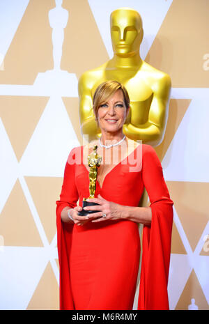 Allison Janney, lauréat du prix du second rôle féminin pour ?I, Tonya ? Pose dans la salle de presse au cours de la 90th Annual Academy Awards au Hollywood & Highland Center le 4 mars 2018 à Hollywood, Californie. Banque D'Images