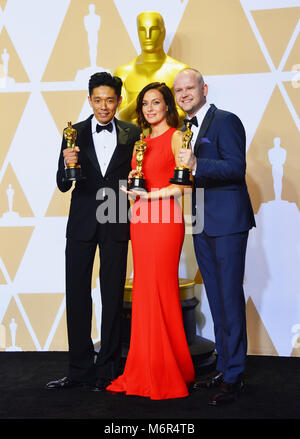 Kazuhiro Tsuji, Lucy Sibbick, et David Malinowski, lauréats du Meilleur Maquillage et coiffure award pour 'Darkest Heure', poser dans la salle de presse au 90th Annual Academy Awards au Hollywood & Highland Center le 4 mars 2018 à Hollywood, Californie Banque D'Images