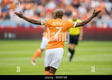 Houston, TX, USA. 3e Mar, 2018. Houston Dynamo defender DaMarcus Beasley (7) réagit au cours d'un match de soccer MLS entre le Dynamo de Houston et Atlanta United FC au stade BBVA Compass à Houston, TX. La Dynamo a gagné 4-0.Trask Smith/CSM/Alamy Live News Banque D'Images