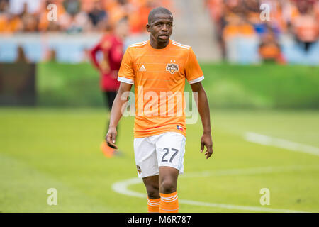 Houston, TX, USA. 3e Mar, 2018. Le milieu de terrain Dynamo de Houston Oscar Boniek Garcia (27) au cours d'un match de soccer MLS entre le Dynamo de Houston et Atlanta United FC au stade BBVA Compass à Houston, TX. La Dynamo a gagné 4-0.Trask Smith/CSM/Alamy Live News Banque D'Images