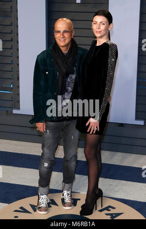 Jimmy Iovine et Liberty Ross participant à la 2018 Vanity Fair Oscar Party hosted by Radhika Jones à Wallis Annenberg Center for the Performing Arts le 4 mars 2018 à Beverly Hills, Californie. Banque D'Images