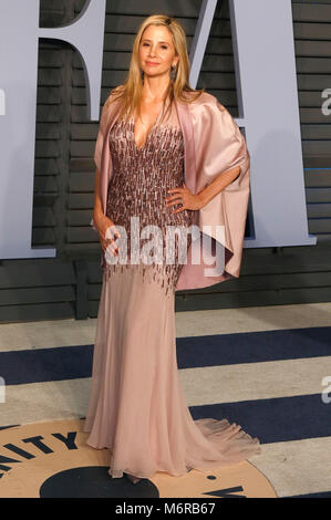 Mira Sorvino participant à la 2018 Vanity Fair Oscar Party hosted by Radhika Jones à Wallis Annenberg Center for the Performing Arts le 4 mars 2018 à Beverly Hills, Californie. Banque D'Images